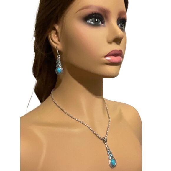 Gorgeous Earring Necklace Set NWT SALE - Picture 1 of 4